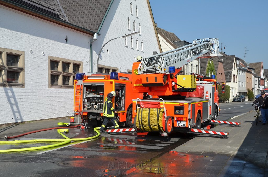 Feuer 3 Dachstuhlbrand Koeln Rath Heumar Gut Maarhausen Eilerstr P567.JPG